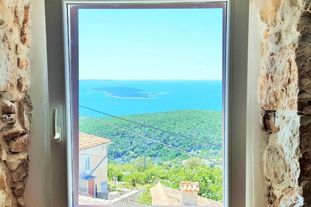 Photo of Others in Cres