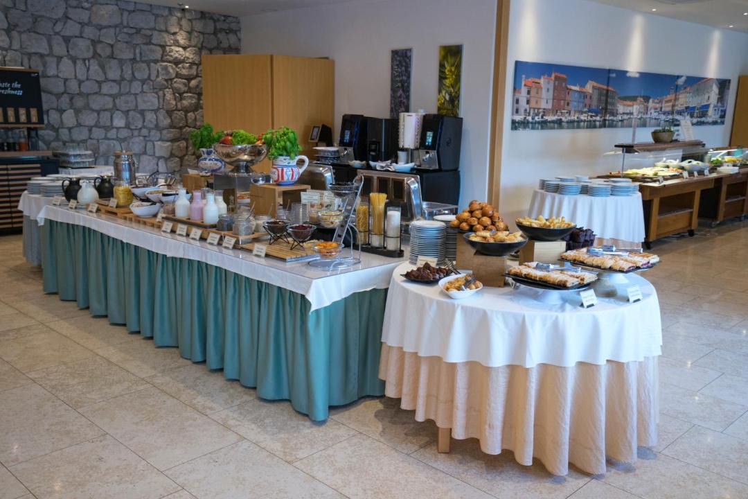 Photo of Others in Cres