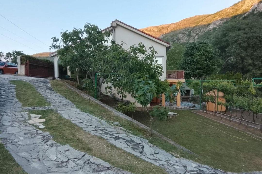 Photo of Others in Slipcici