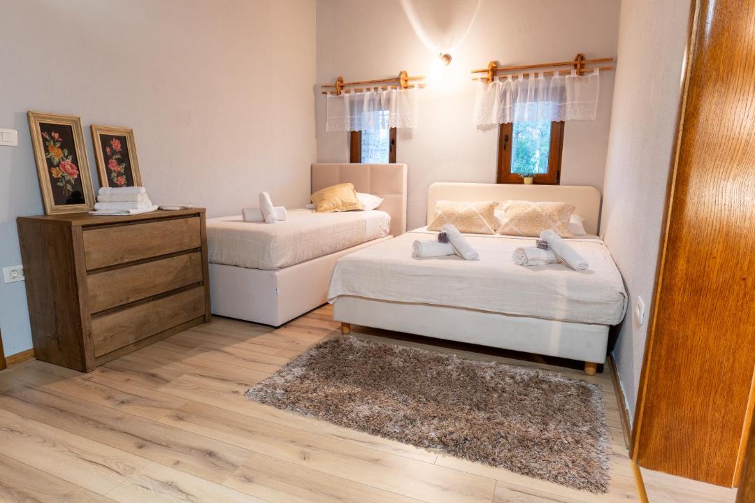 Photo of Others in Hodbina