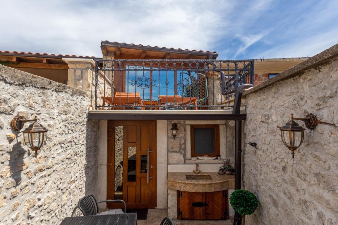 Photo of Patio Balcony in Grizane