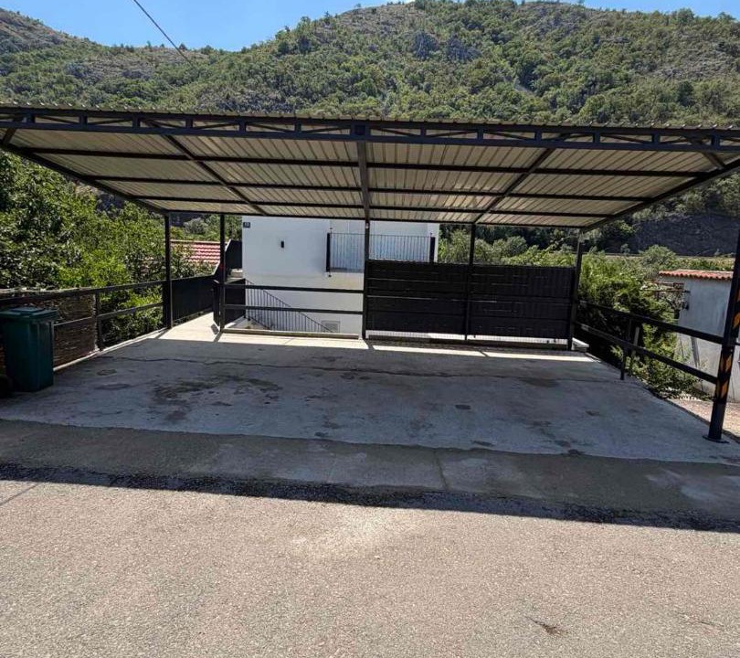 Photo of Others in Slipcici
