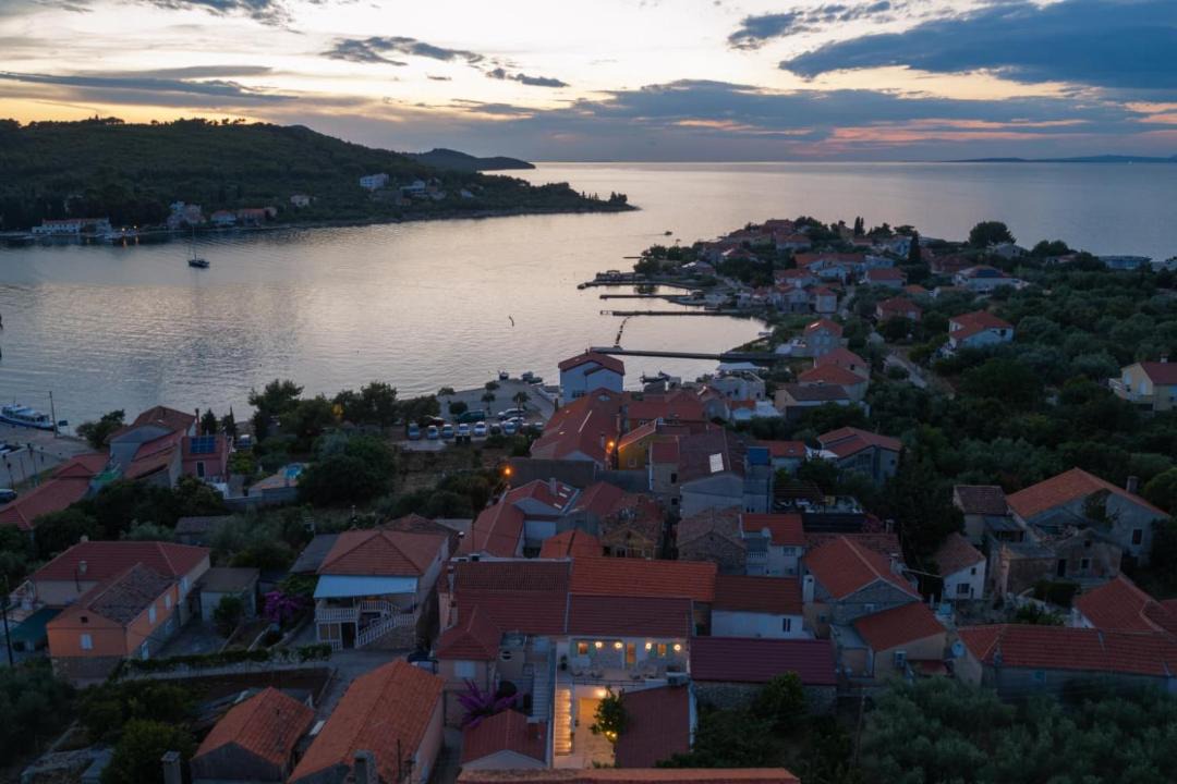 Photo of Others in Sutomiscica
