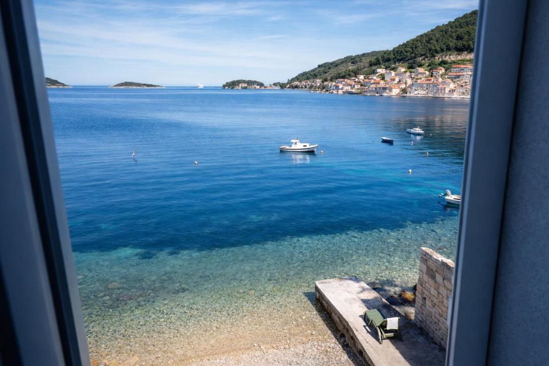 Photo of Others in Vis