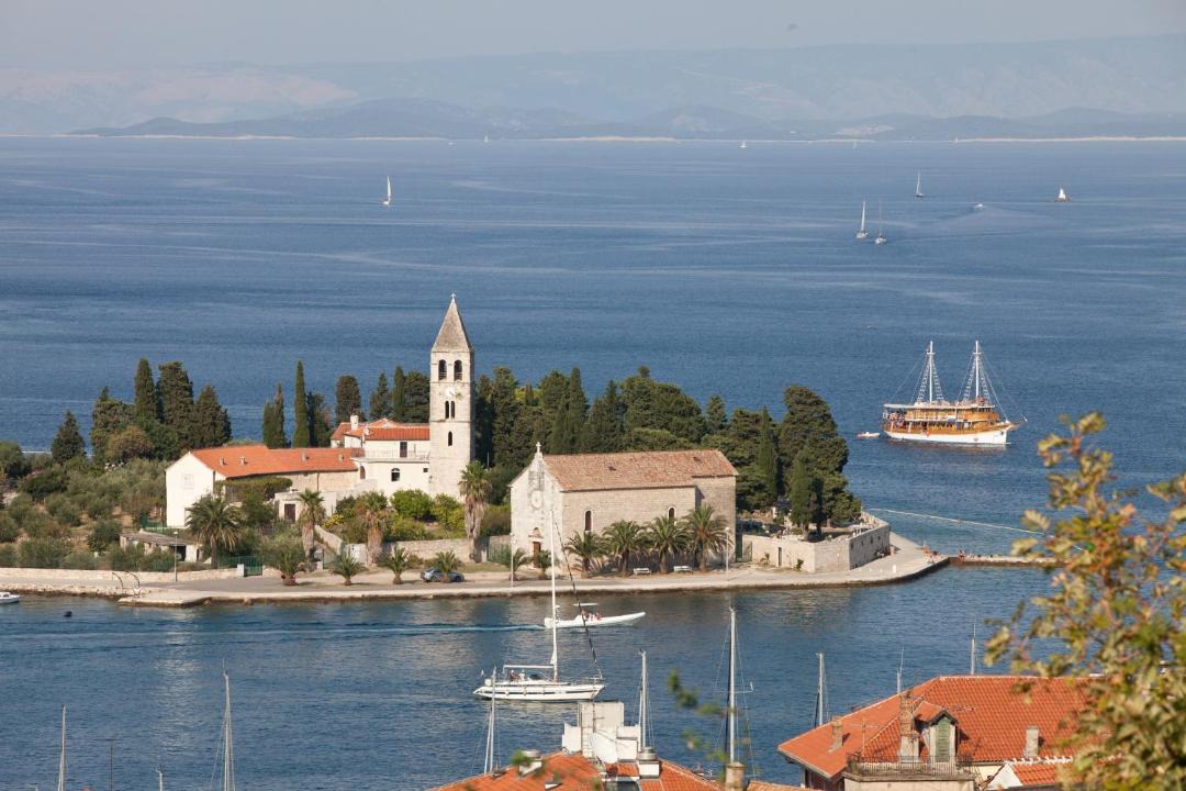 Photo of Others in Vis
