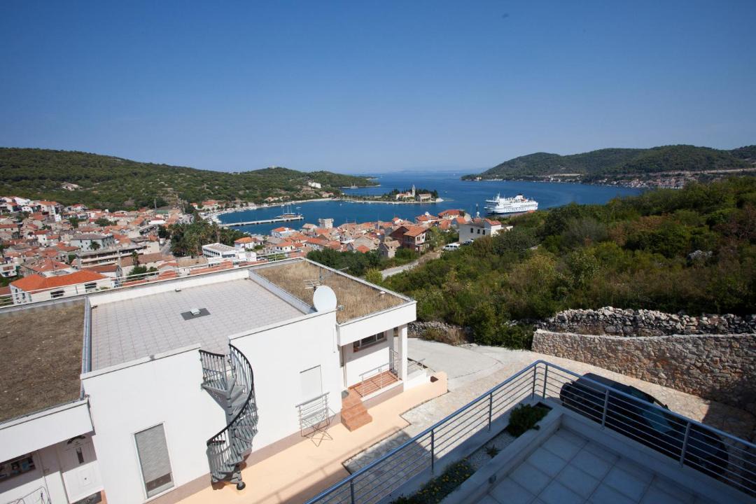 Photo of Others in Vis