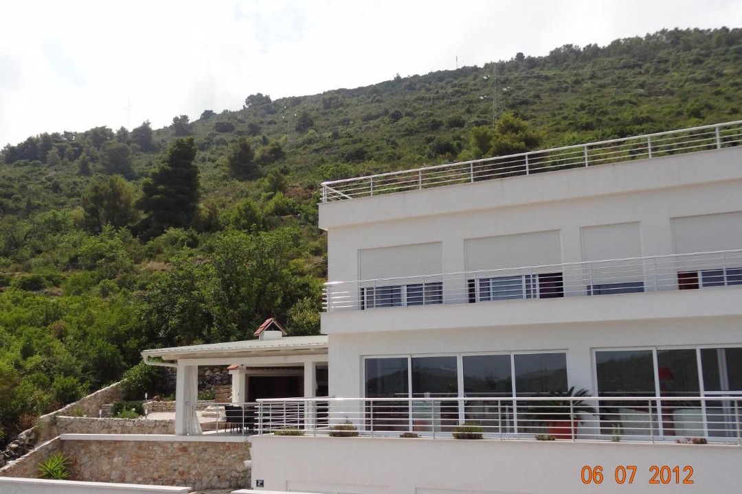 Photo of Others in Vis