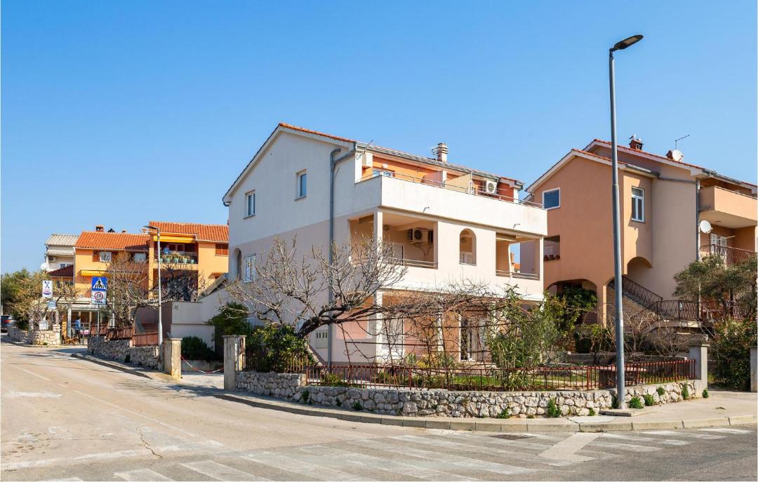 Photo of Others in Cres