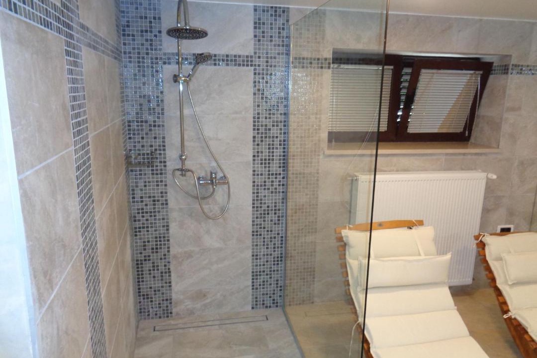 Photo of Bathroom in Lic