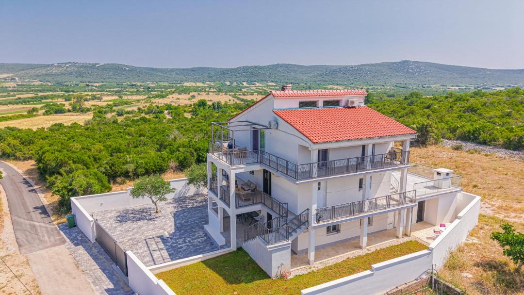 Photo of Others in Dazlina