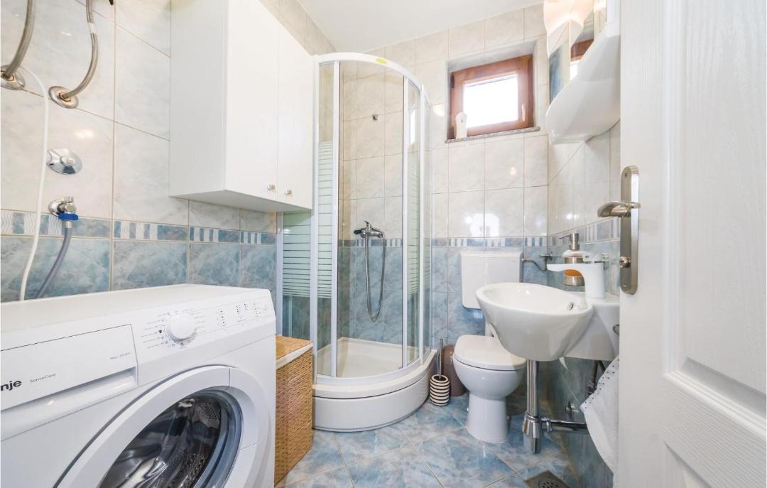 Photo of Bathroom in Tinj