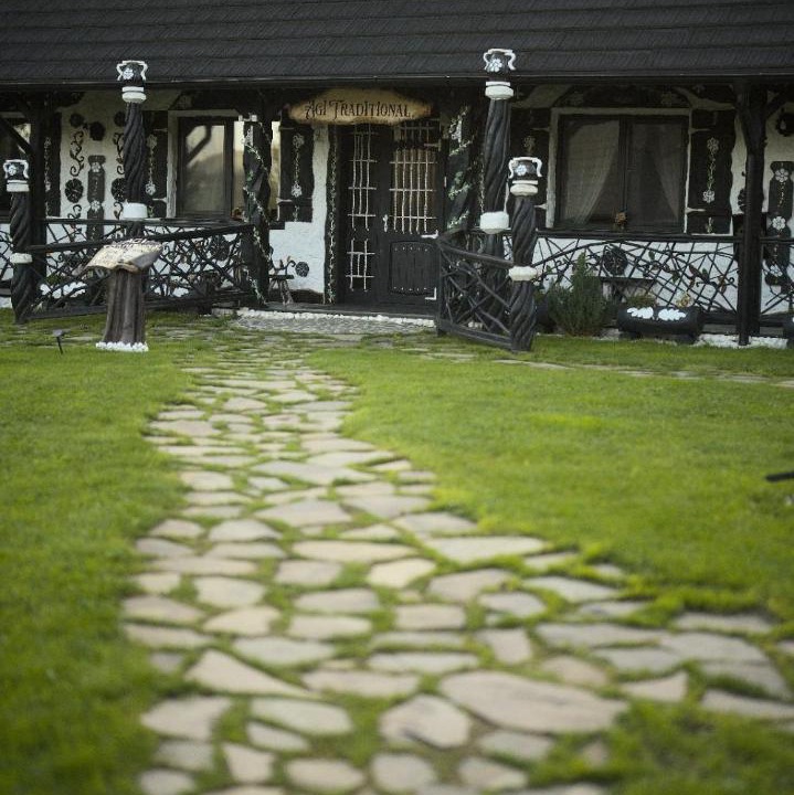Photo of Others in Bran