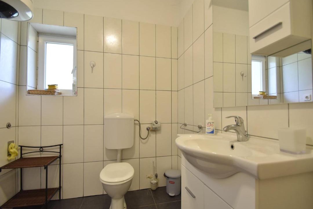 Photo of Bathroom in Cove Parja