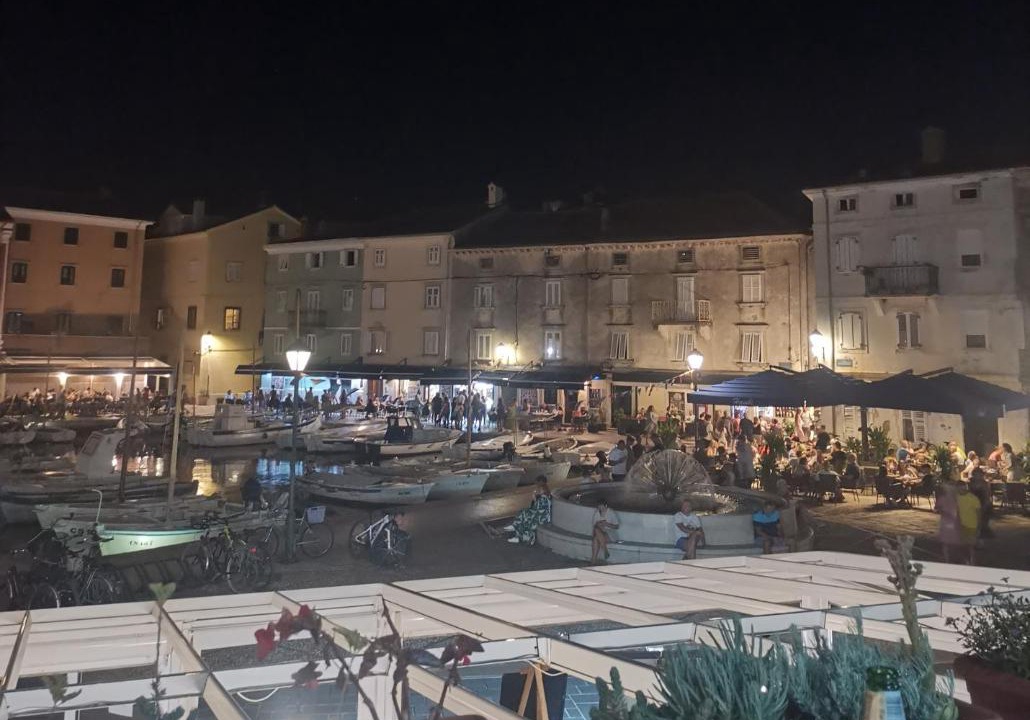 Photo of Others in Cres