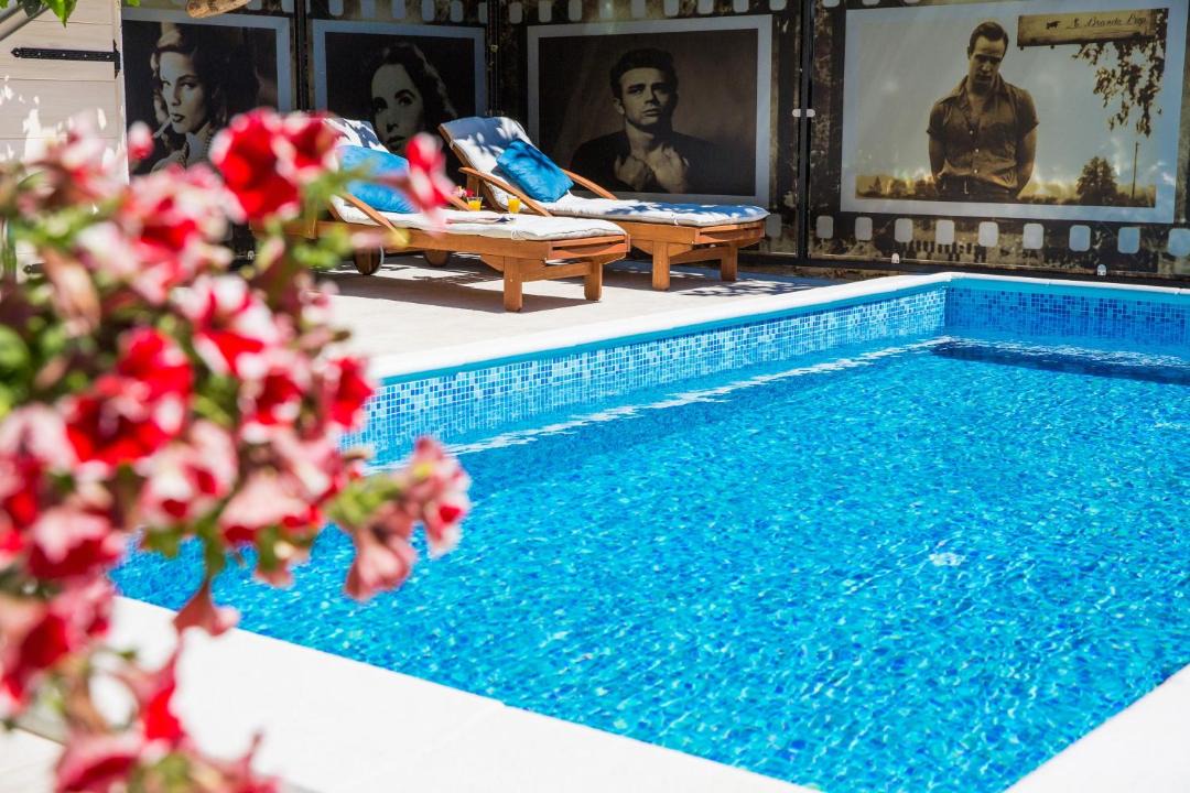 Photo of Others in Ploce