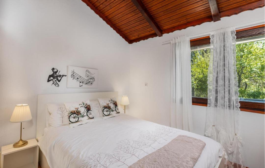 Photo of Bedroom in Trosmarija