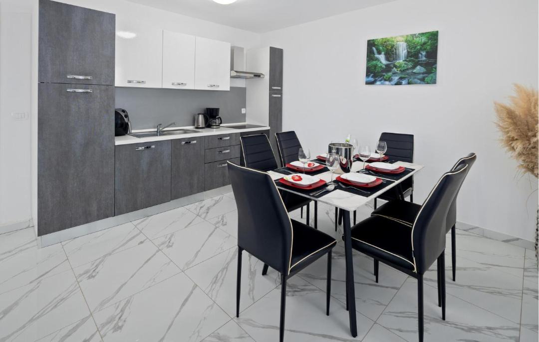 Photo of Kitchen in Murine