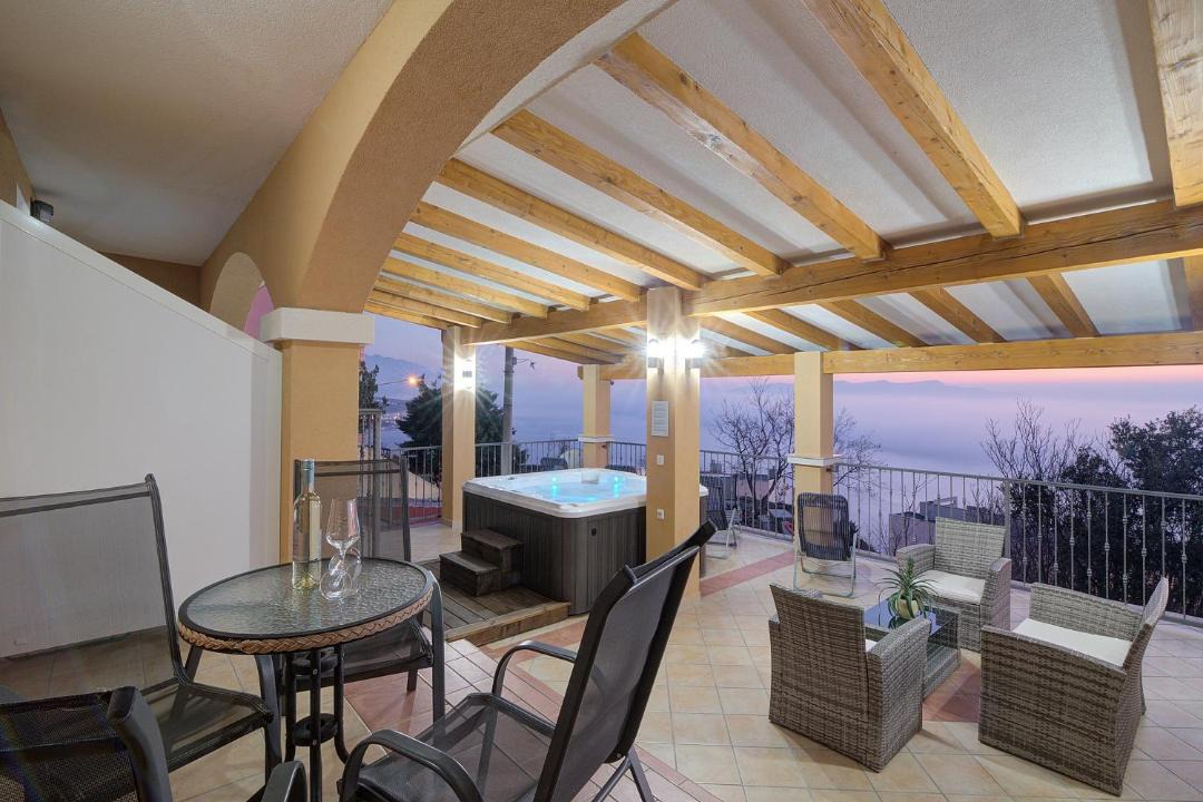 Photo of Patio Balcony in Vratarusa