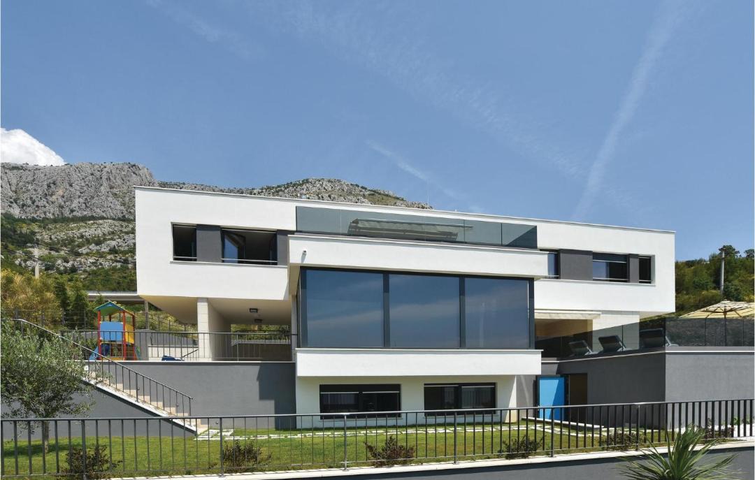 Photo of Others in Omis