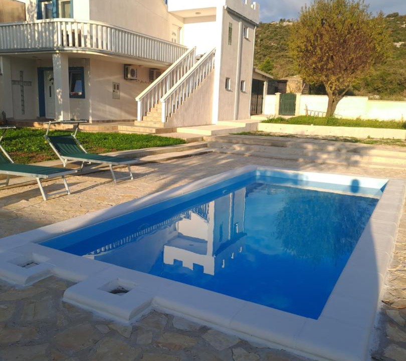 Photo of Others in Dazlina