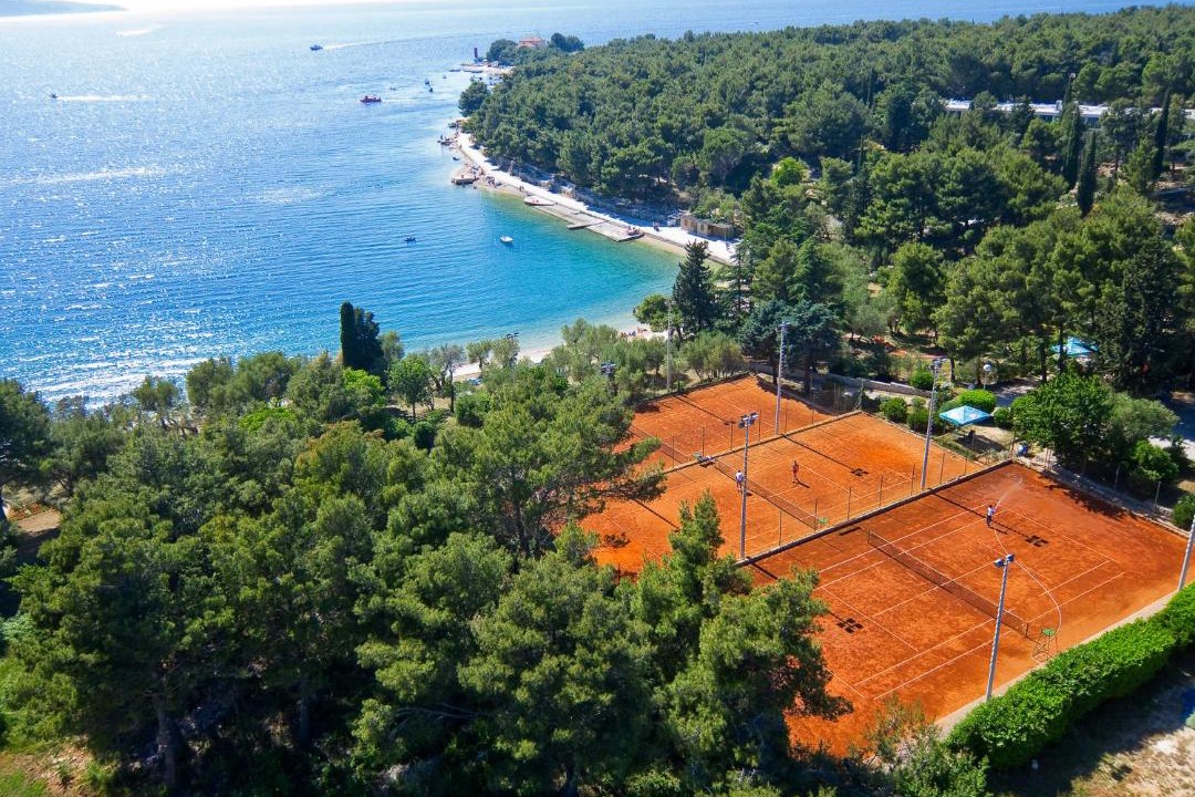 Photo of Others in Cres