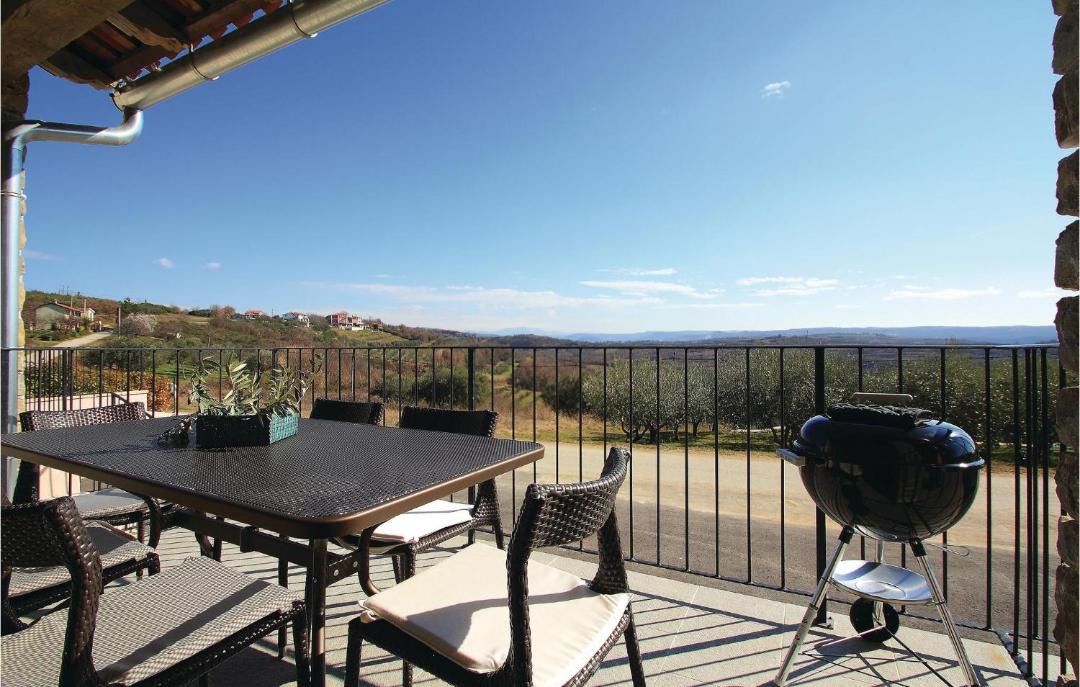 Photo of Patio Balcony in Baredine