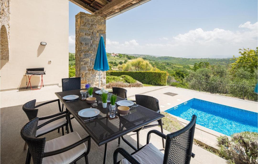 Photo of Patio Balcony in Baredine