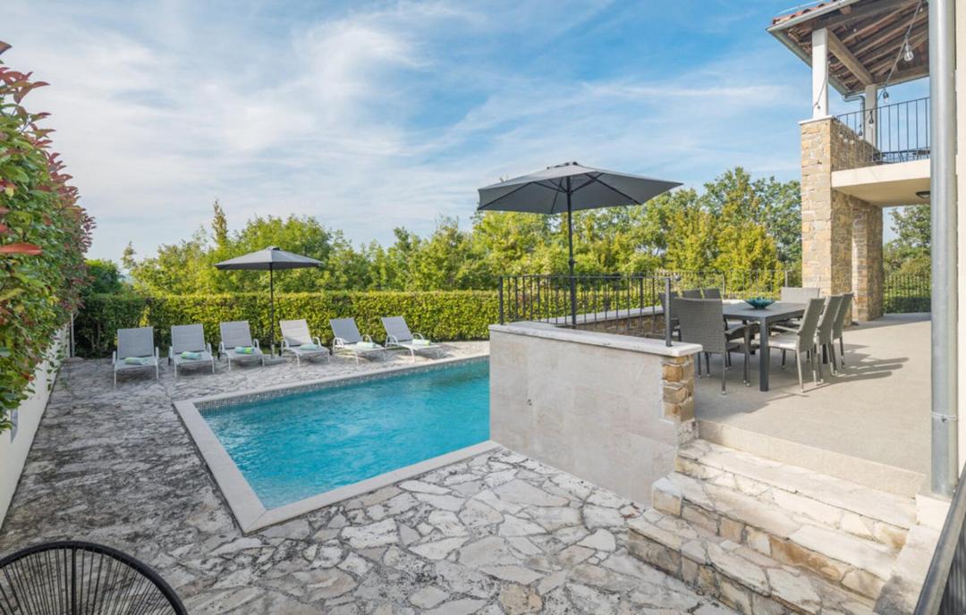 Photo of Patio Balcony in Baredine