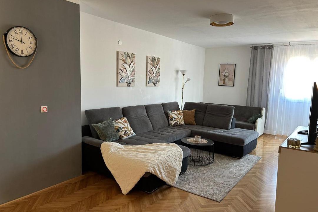 Photo of Livingroom in Cove Parja