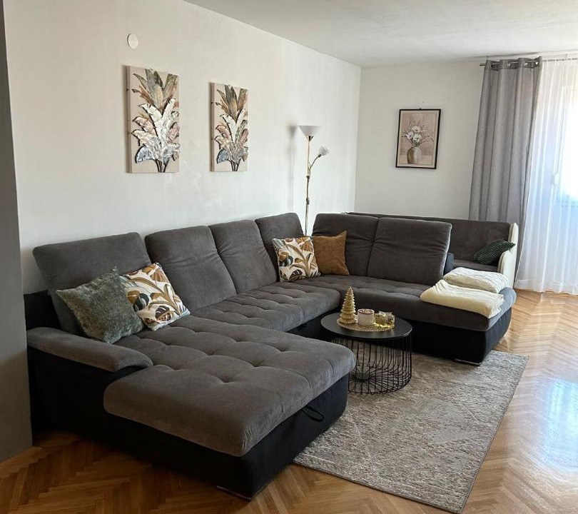 Photo of Livingroom in Cove Parja