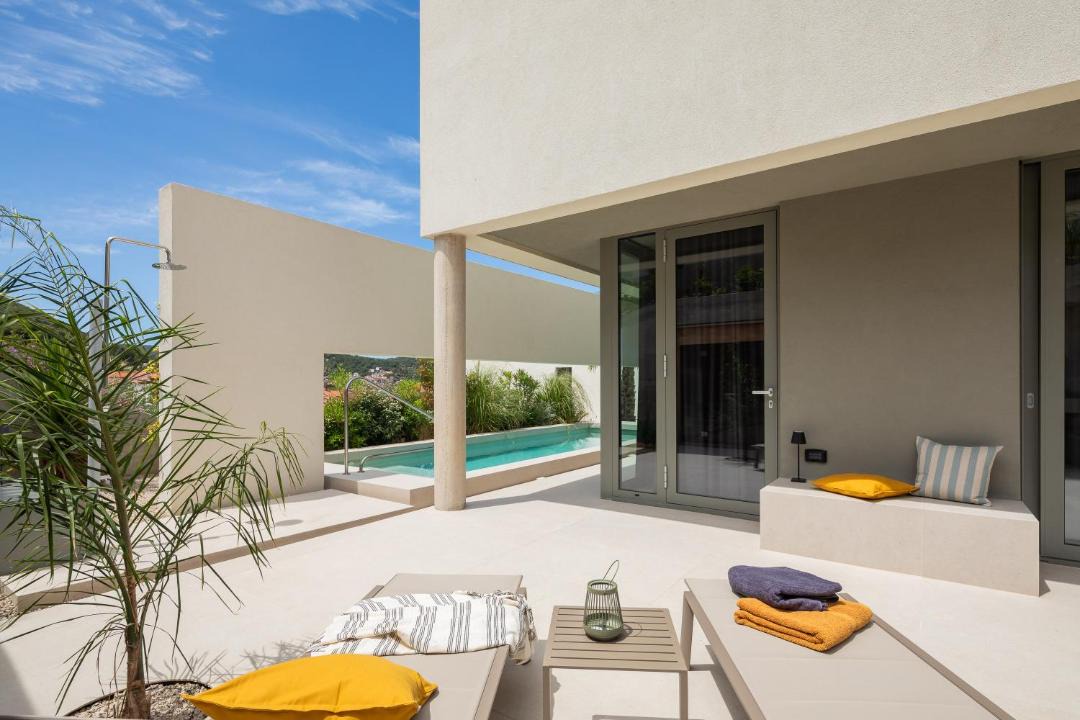 Photo of Others in Vis