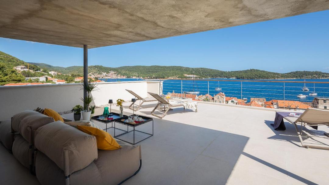 Photo of Others in Vis