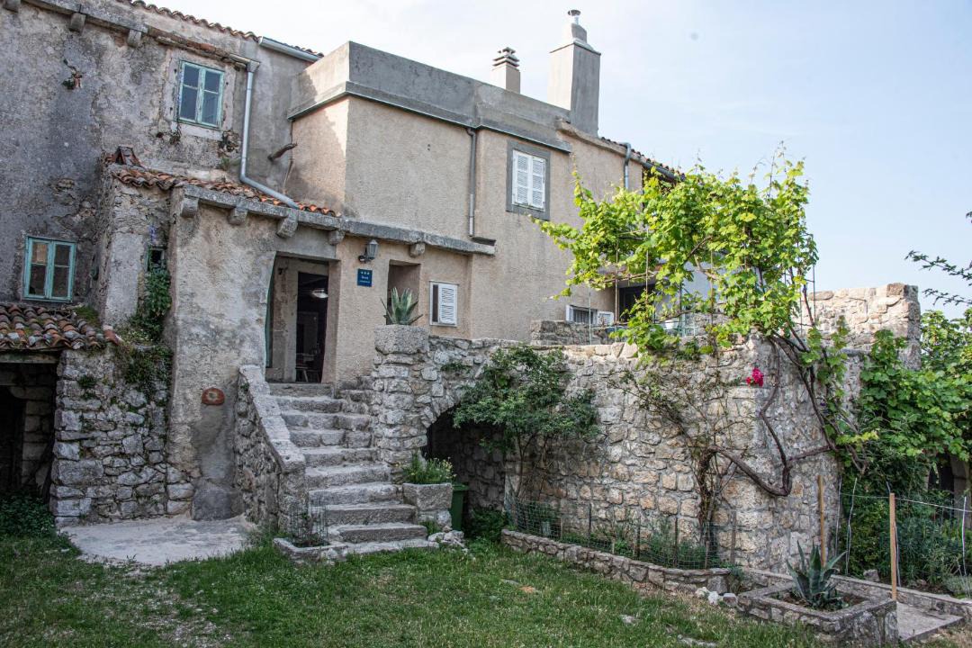 Photo of Others in Cres