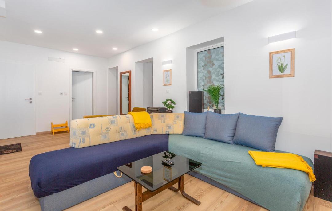 Photo of Livingroom in Sarsoni