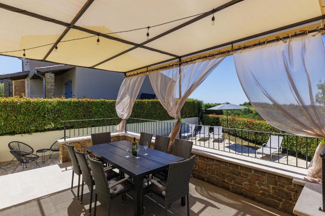 Photo of Patio Balcony in Baredine