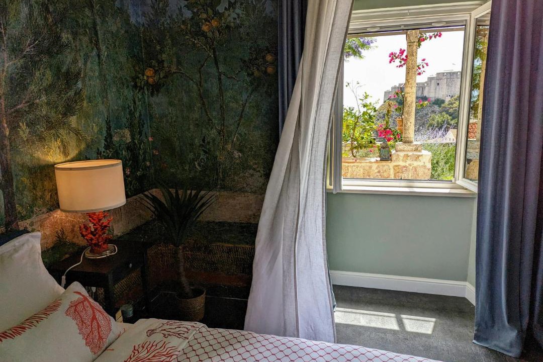 Photo of Bedroom in Pile