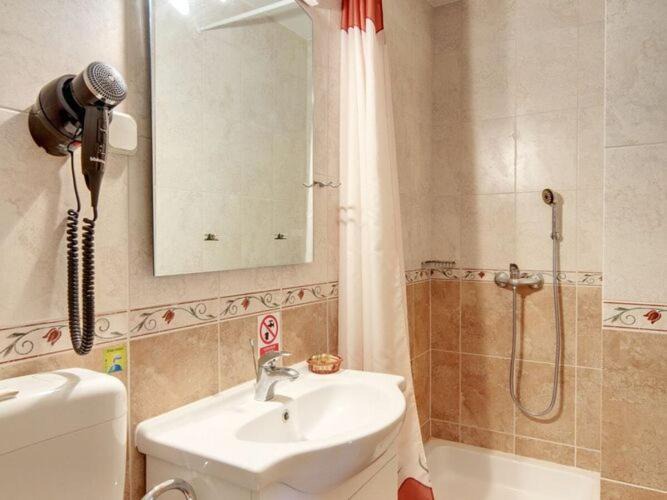 Photo of Bathroom in Draz