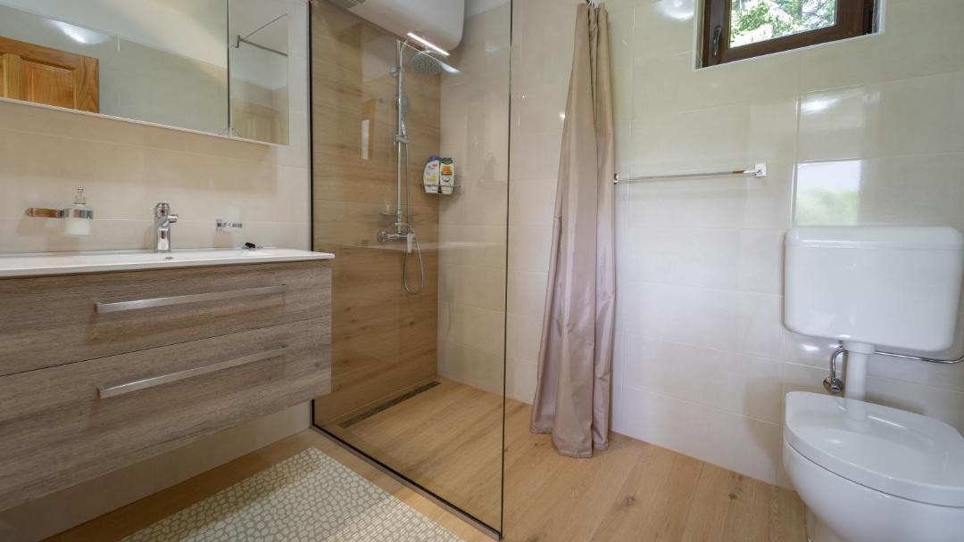 Photo of Bathroom in Lic