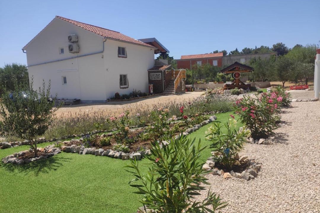 Photo of Buildings in Velim