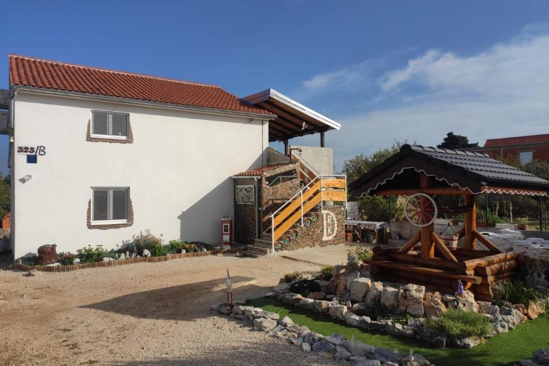 Photo of Buildings in Velim