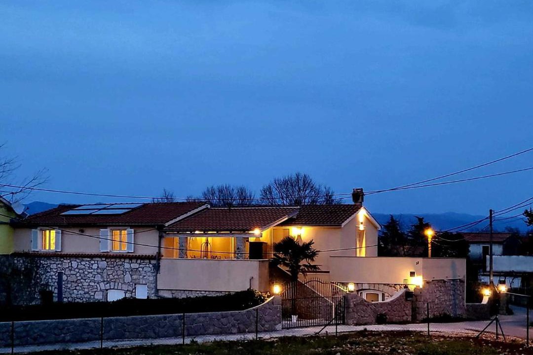 Photo of Buildings in Rasopasno