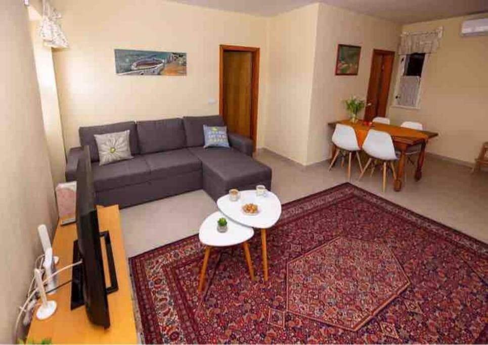 Photo of Livingroom in Cove Parja