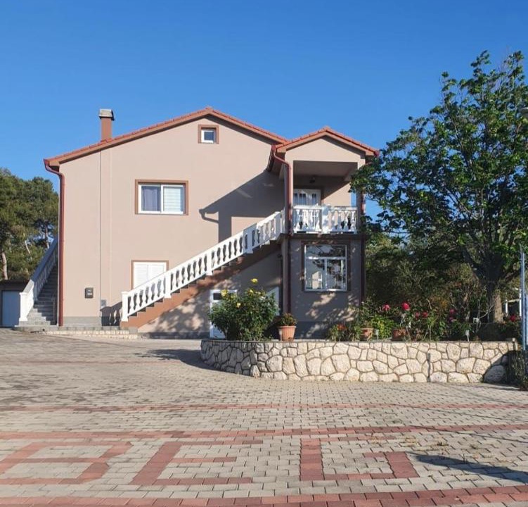Photo of Others in Mundanije