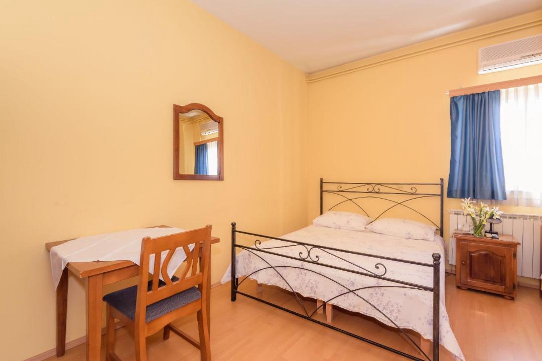 Photo of Bedroom in Vid