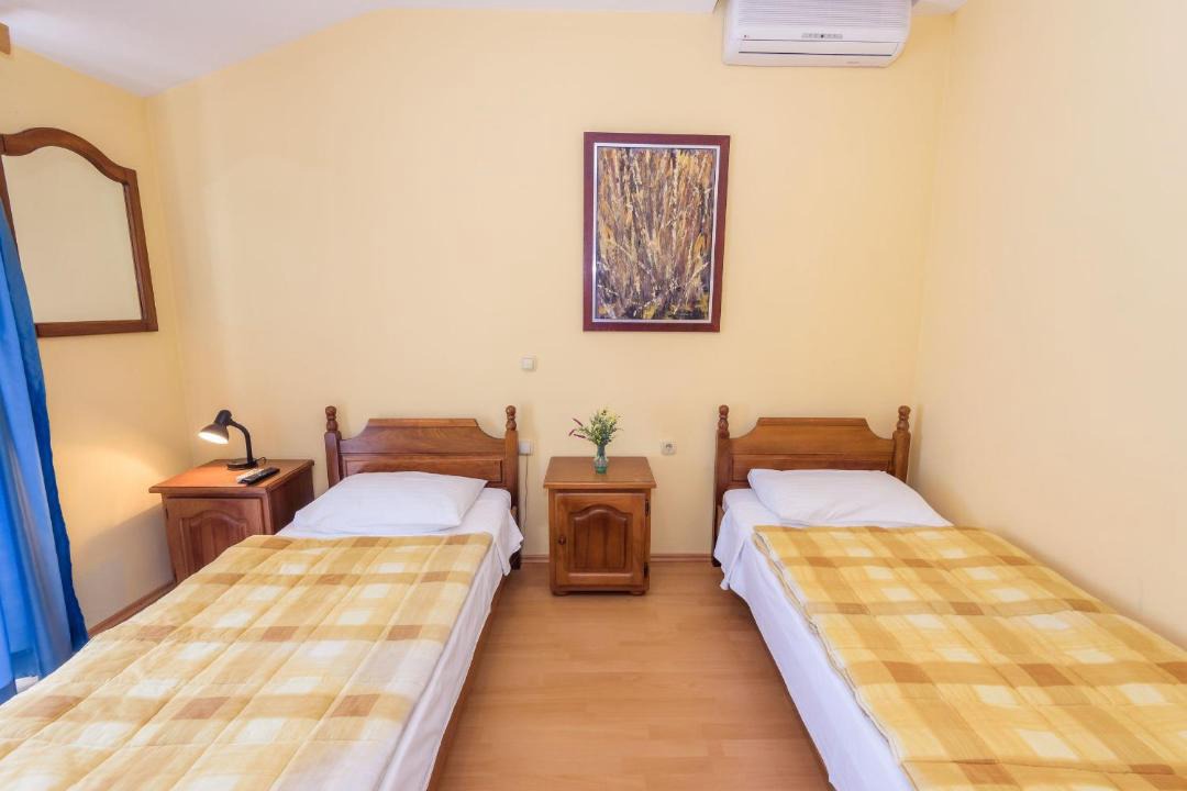 Photo of Bedroom in Vid
