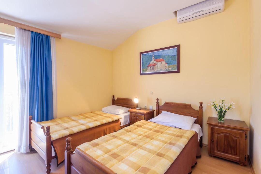 Photo of Bedroom in Vid