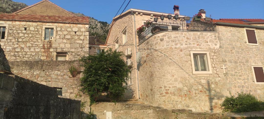 Photo of Buildings in Pitve