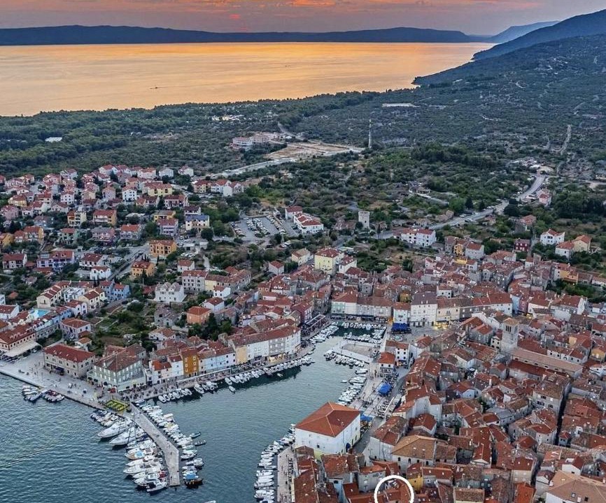 Photo of Others in Cres