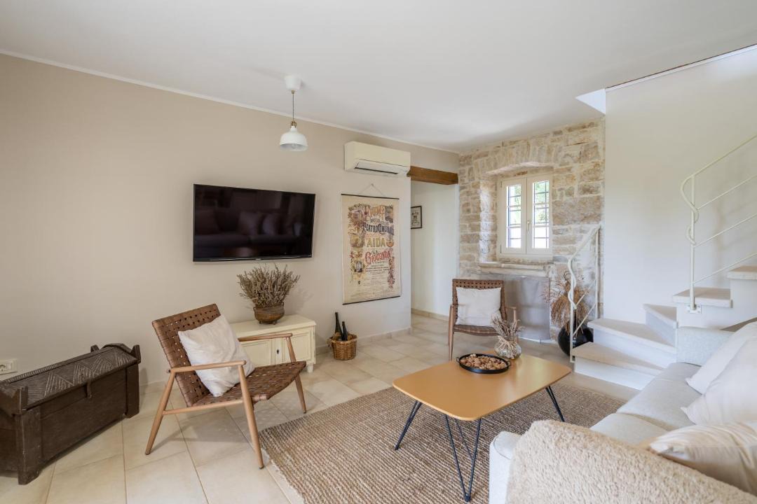 Photo of Livingroom in Tinjan
