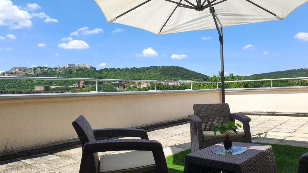 Photo of Patio Balcony in Cove Parja